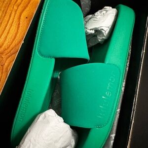 Lululemon Green punch Slides Restfeel rest feel size 9 new in box